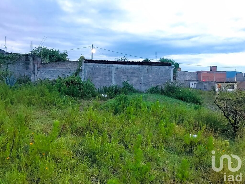 Terreno en venta 128 m² en El Cerrito Itzicuaro, gran Ubicación a 5 min de Plaza Arko