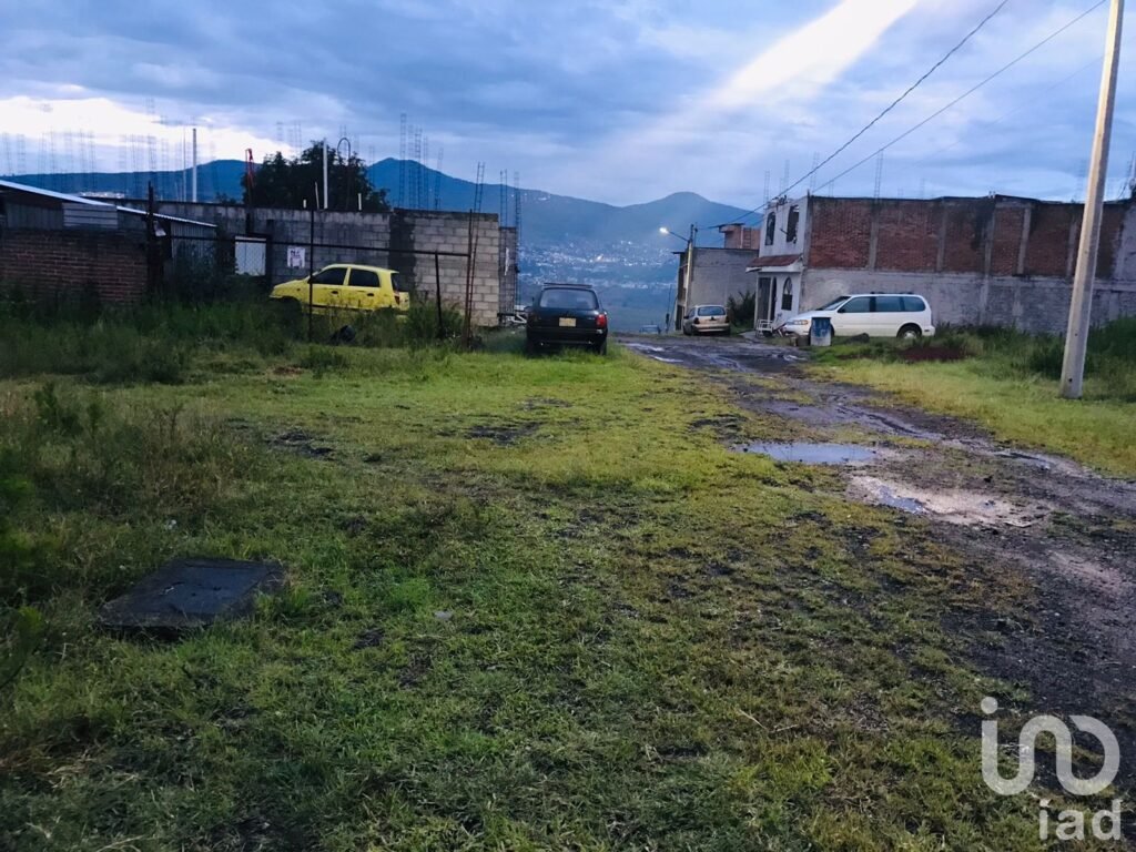 Terreno en venta 128 m² en El Cerrito Itzicuaro, gran Ubicación a 5 min de Plaza Arko