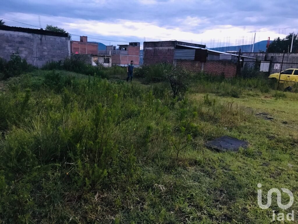 Terreno en venta 128 m² en El Cerrito Itzicuaro, gran Ubicación a 5 min de Plaza Arko