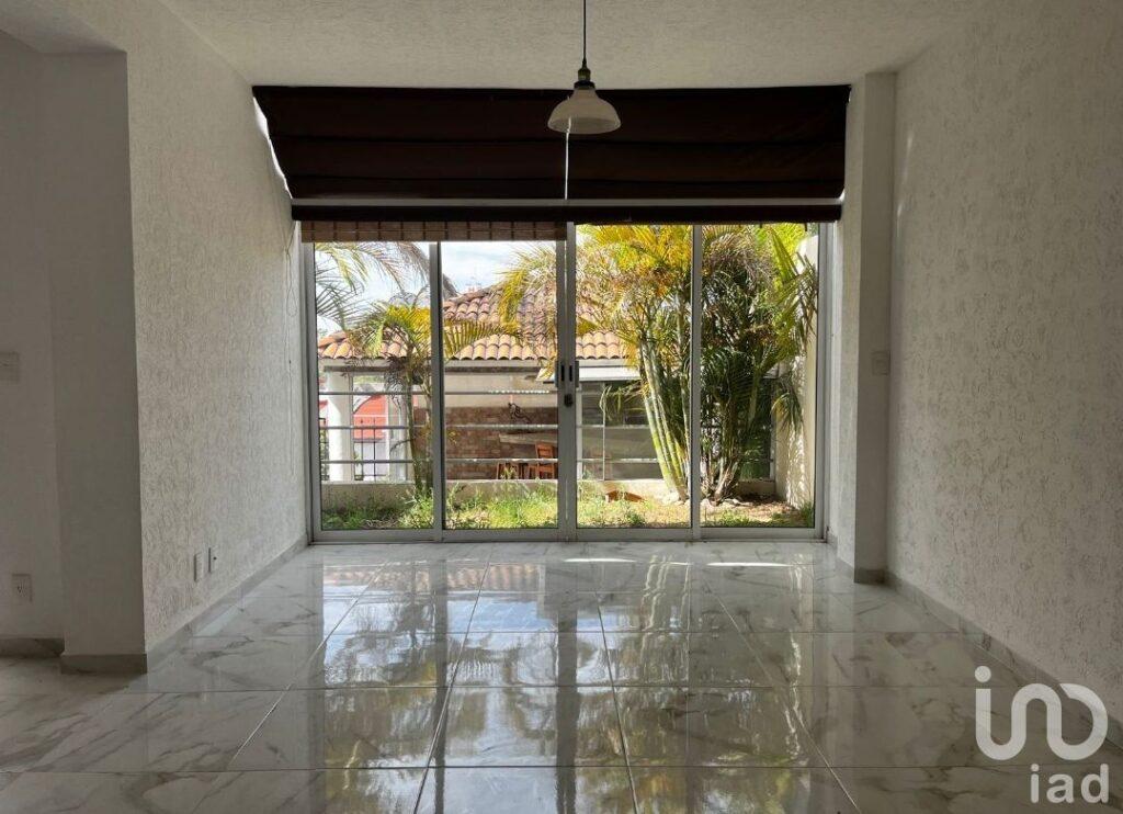 Casa En Venta En Paseos Del Bosque, Zona La Calera En Fraccionamiento Cerrado