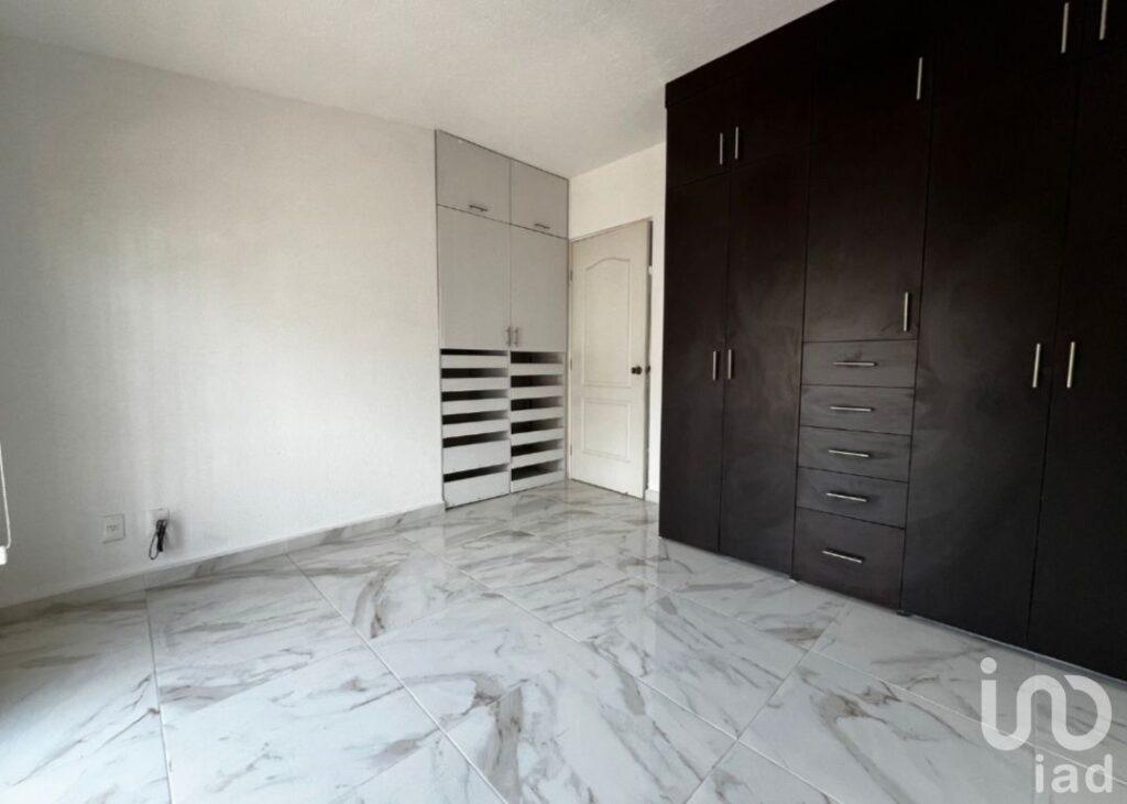 Casa En Venta En Paseos Del Bosque, Zona La Calera En Fraccionamiento Cerrado