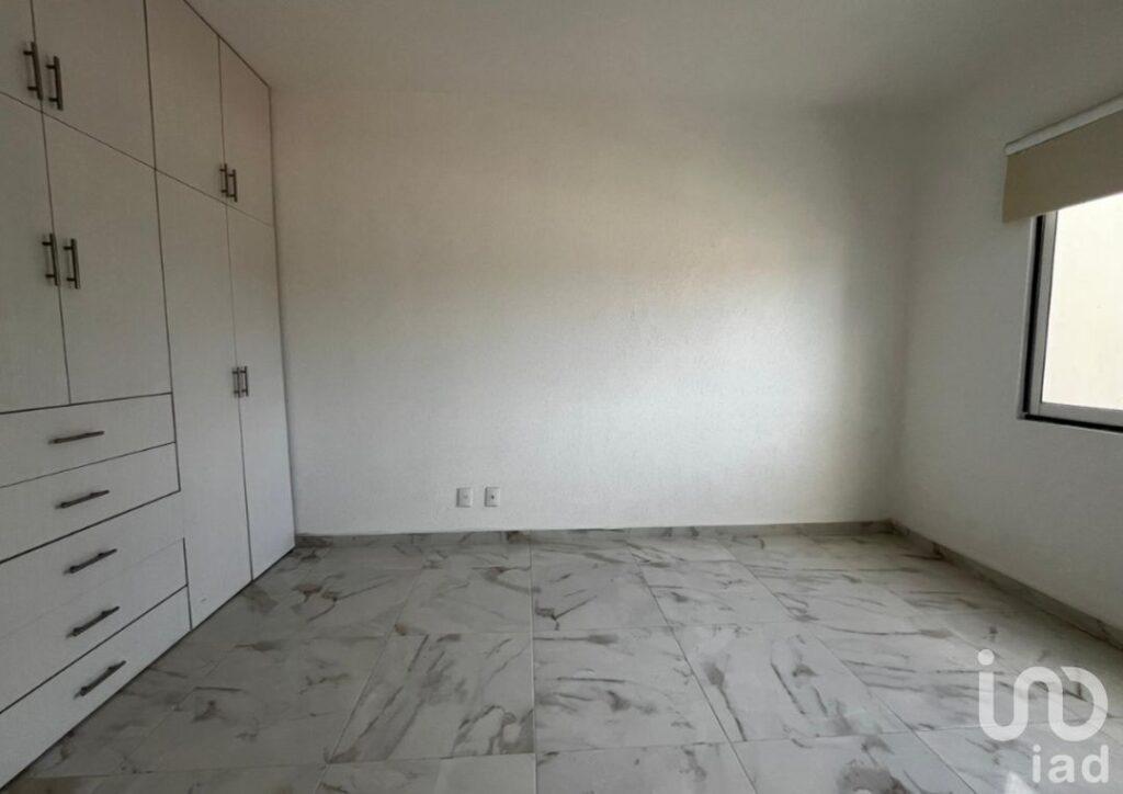 Casa En Venta En Paseos Del Bosque, Zona La Calera En Fraccionamiento Cerrado