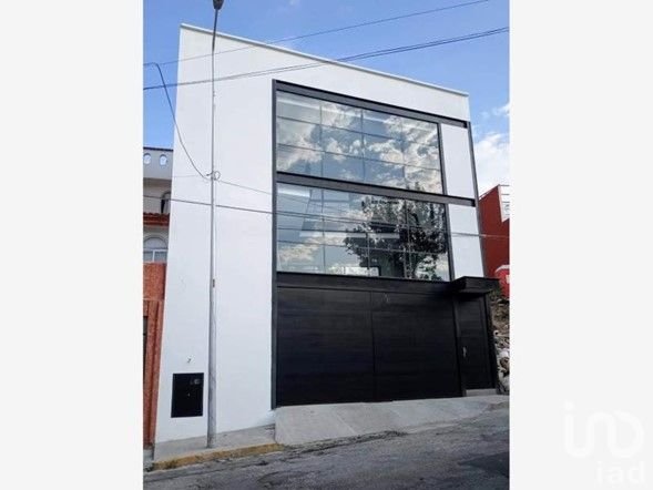 Casa En Venta En Lomas Del Marmol 1En Puebla, Con Estilo Moderno Industrial
