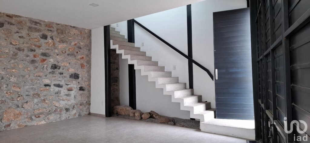 Casa En Venta En Lomas Del Marmol 1En Puebla, Con Estilo Moderno Industrial