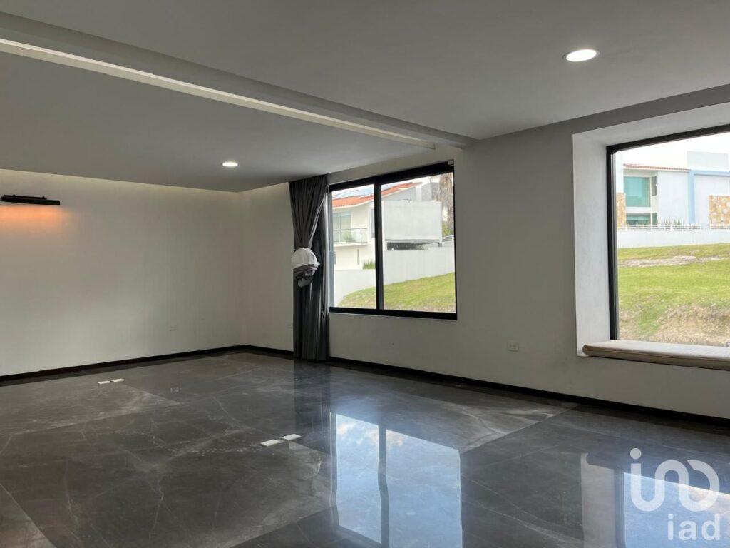 Casa en Venta en La Vista Country Club | Lujo, Jardín Gigante y Seguridad 24/7