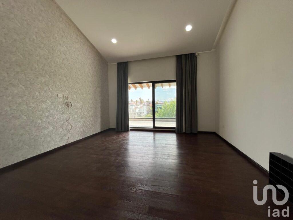 Casa en Venta en La Vista Country Club | Lujo, Jardín Gigante y Seguridad 24/7