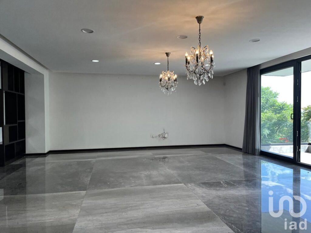 Casa en Venta en La Vista Country Club | Lujo, Jardín Gigante y Seguridad 24/7