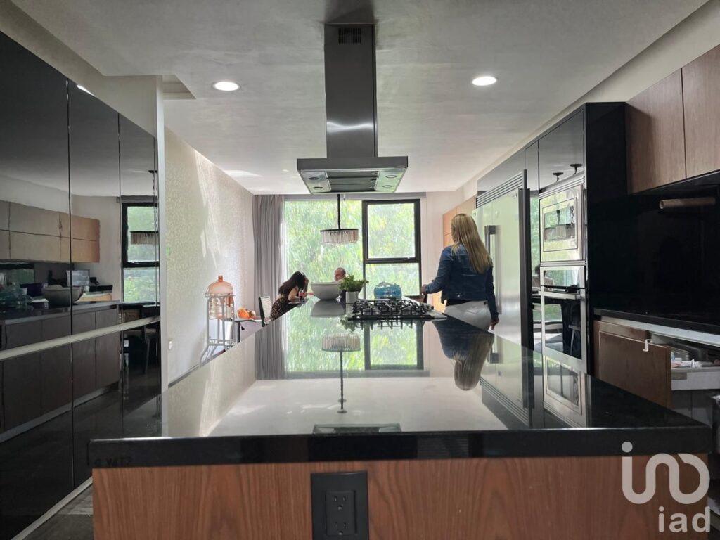 Casa en Venta en La Vista Country Club | Lujo, Jardín Gigante y Seguridad 24/7