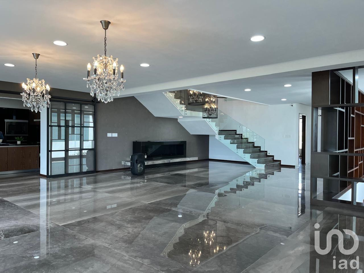 Casa en Venta en La Vista Country Club | Lujo, Jardín Gigante y Seguridad 24/7