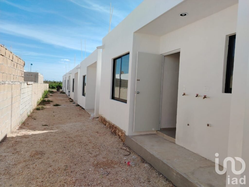 *Casa NUEVA de una Sola Planta* Al Poniente de Mérida, Últimas 2 disponibles