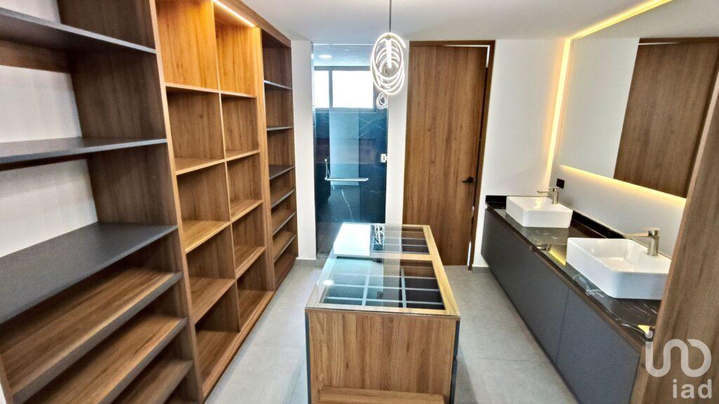 Venta de casa en Lomas de Angelópolis a una calle de Chedraui selecto