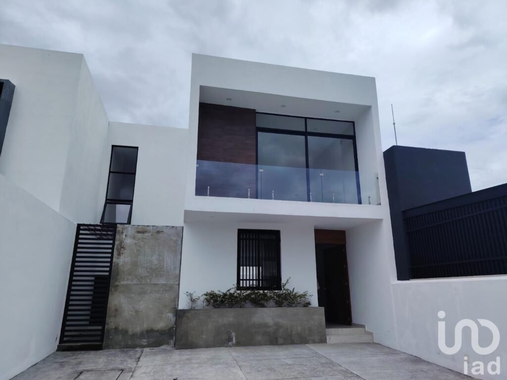 CASA EN VENTA DOS PLANTAS 3 RECÁMARAS COLONIA PUNTA NORTE