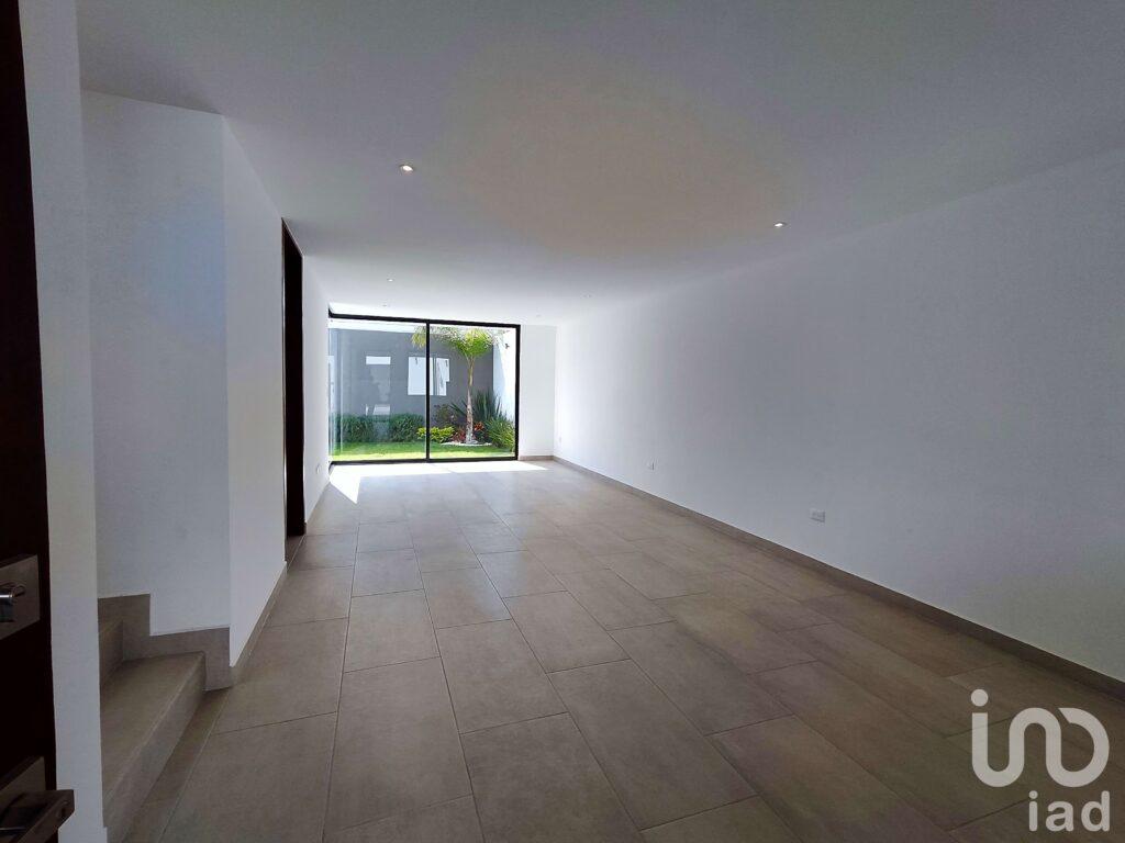 Casa Moderna con Vista a Área Verde en Fraccionamiento Exclusivo- Mayorazgo Puebla