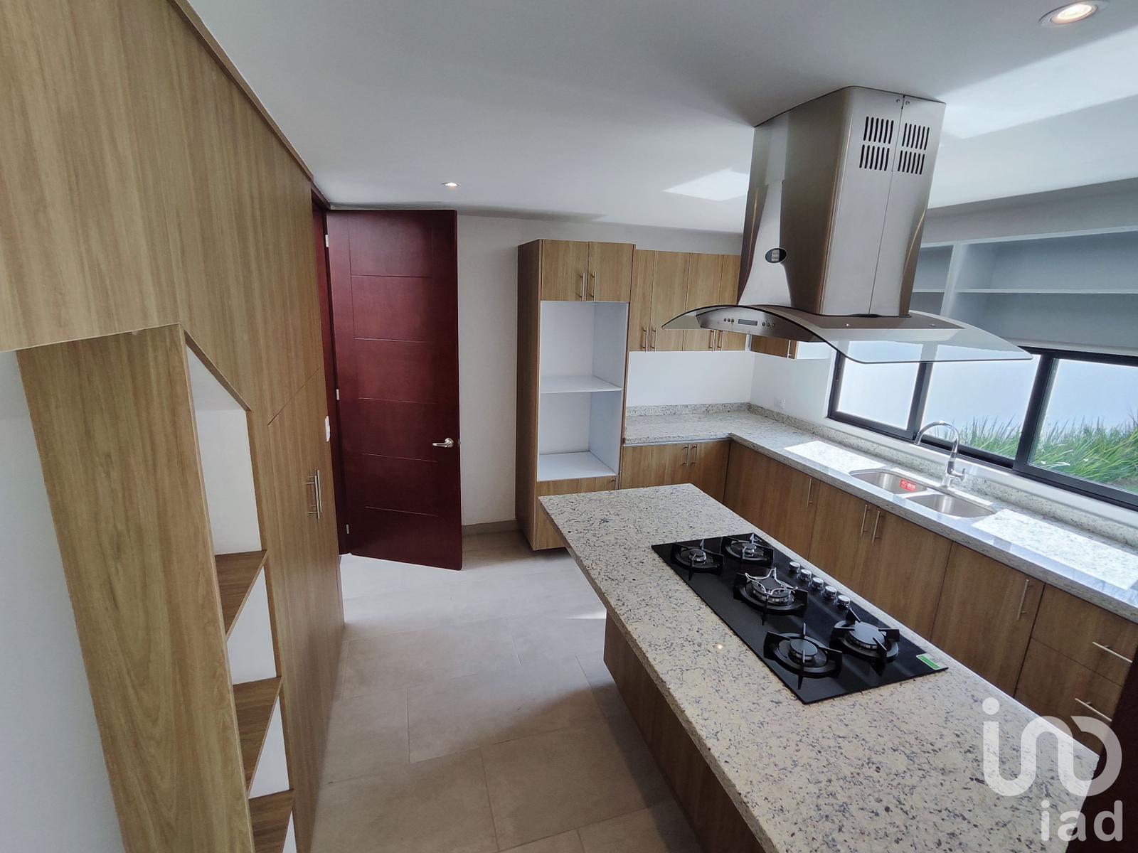 Casa Moderna con Vista a Área Verde en Fraccionamiento Exclusivo- Mayorazgo Puebla