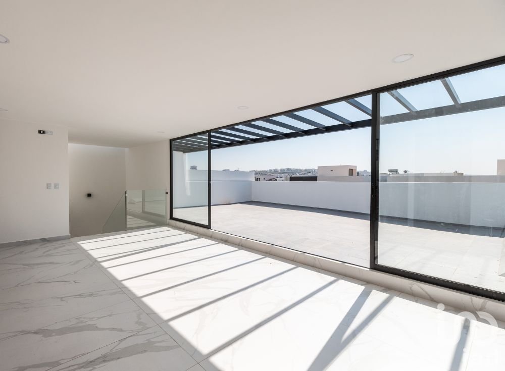 Casa en Venta con Terraza y Recámara en Planta Baja en Parque Chiapas, Lomas de Angelópolis III