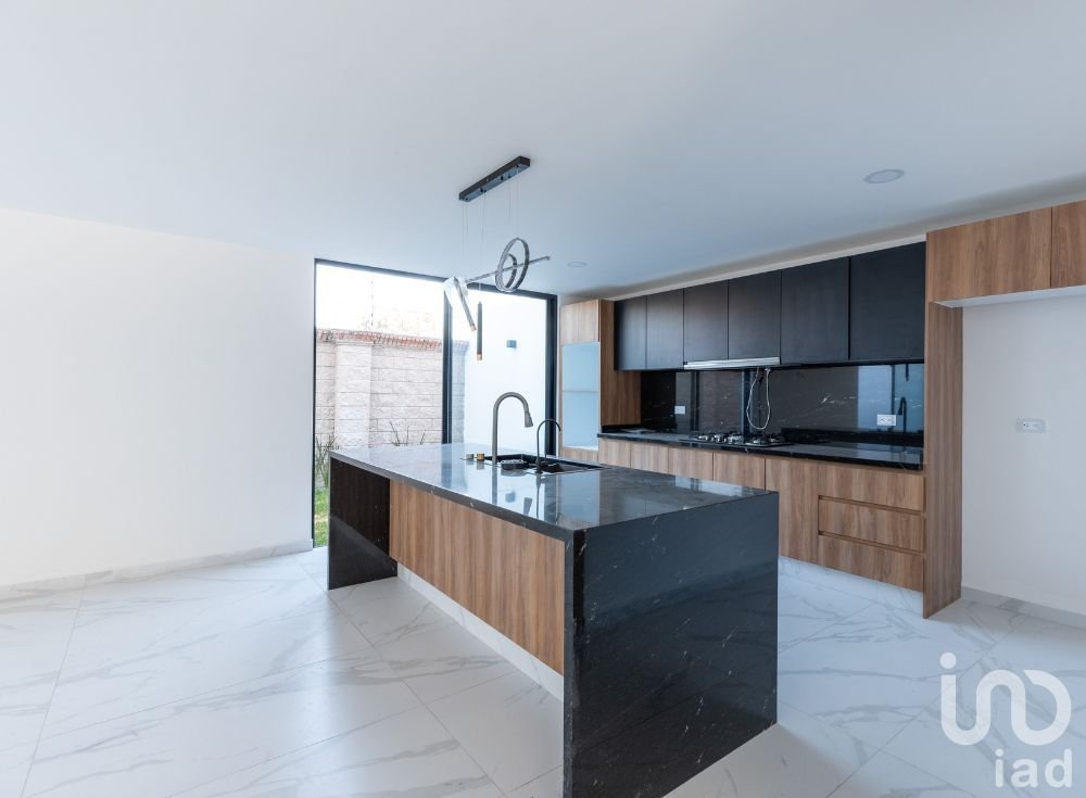 Casa en Venta con Terraza y Recámara en Planta Baja en Parque Chiapas, Lomas de Angelópolis III