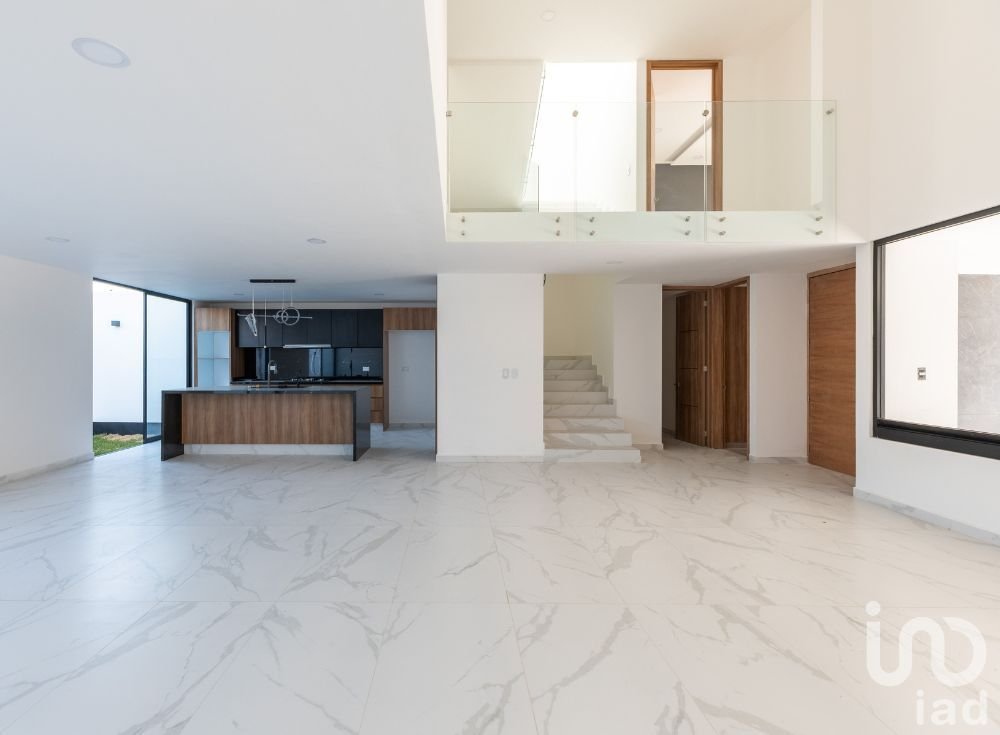 Casa en Venta con Terraza y Recámara en Planta Baja en Parque Chiapas, Lomas de Angelópolis III