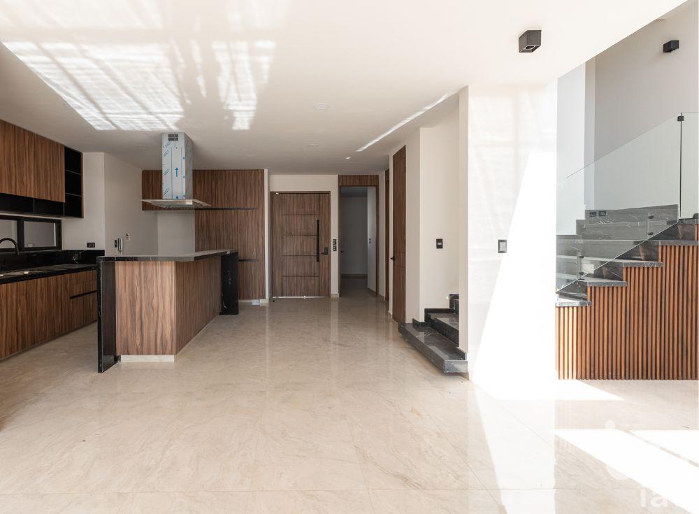 Casa en venta en Parque Chiapas, Lomas de Angelópolis III – Recámara en planta baja y rooftop