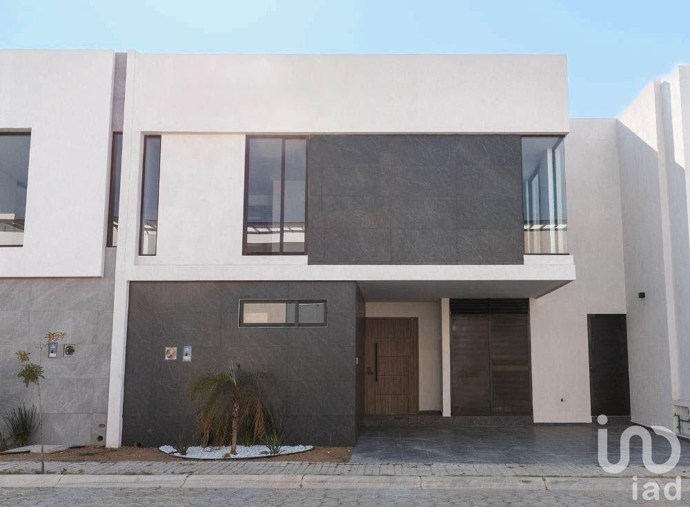 Casa en venta en Parque Chiapas, Lomas de Angelópolis III – Recámara en planta baja y rooftop