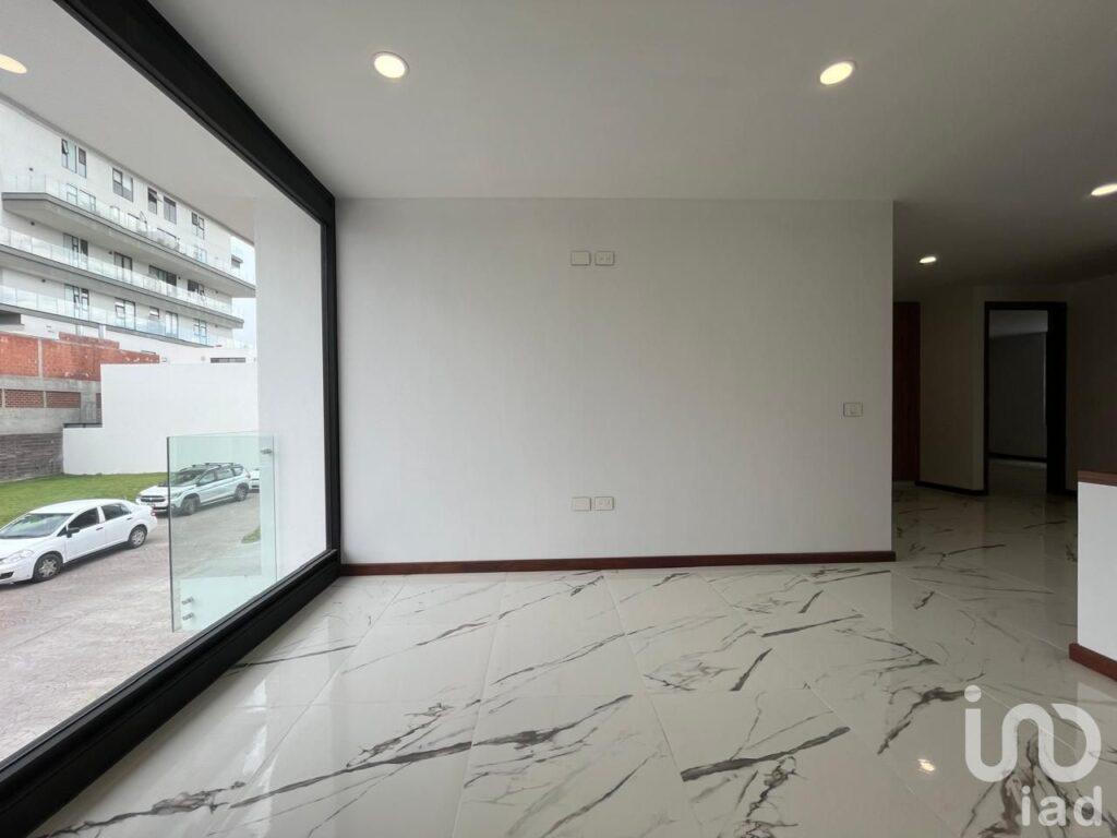 Casa En Venta En Zona Angelopolis, Puebla, En Fraccionamiento Cerrado