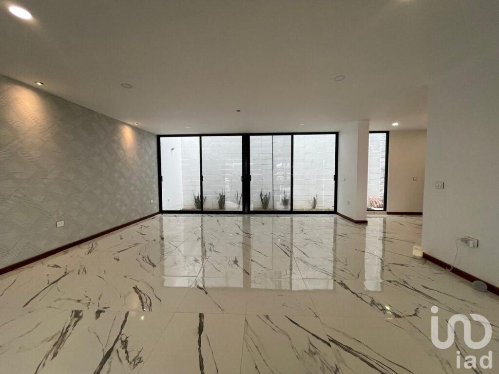 Casa En Venta En Zona Angelopolis, Puebla, En Fraccionamiento Cerrado