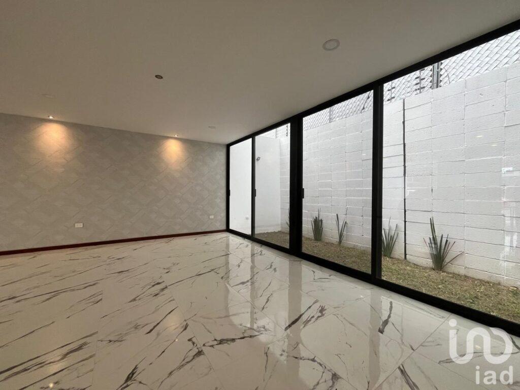 Casa En Venta En Zona Angelopolis, Puebla, En Fraccionamiento Cerrado