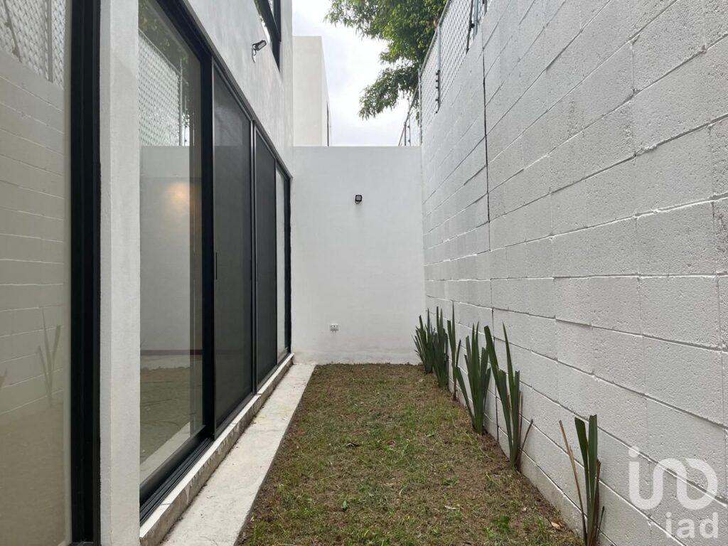 Casa En Venta En Zona Angelopolis, Puebla, En Fraccionamiento Cerrado