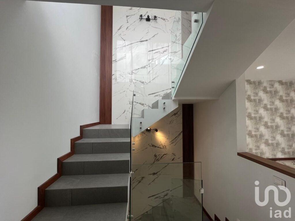 Casa En Venta En Zona Angelopolis, Puebla, En Fraccionamiento Cerrado