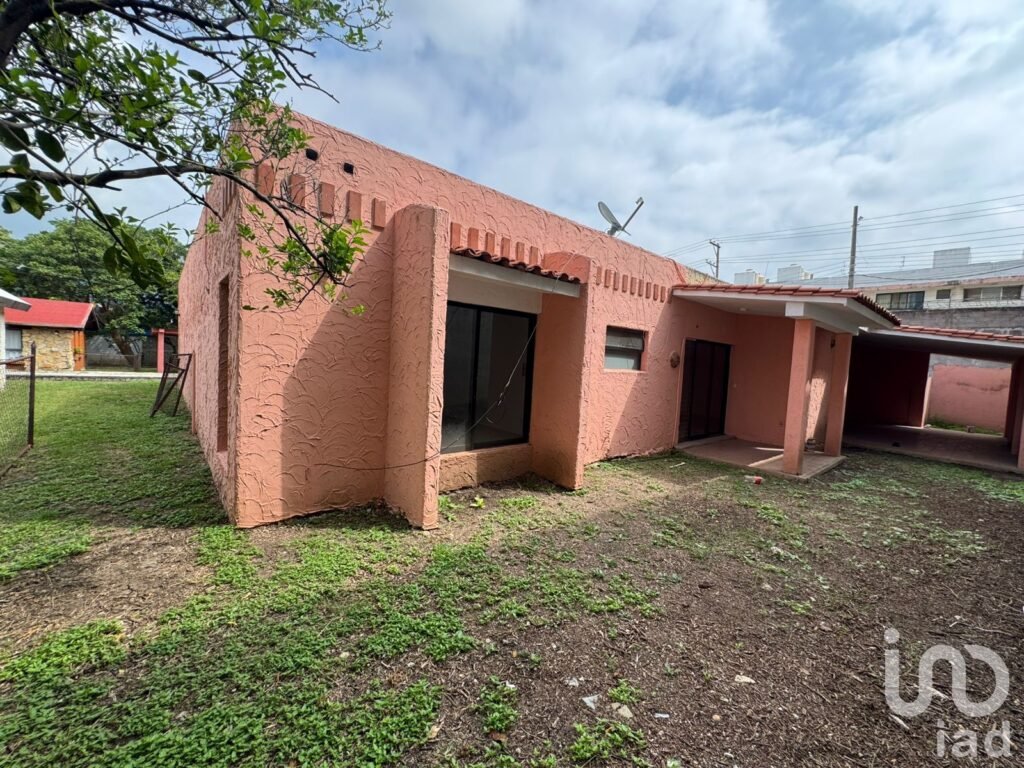 CASA EN VENTA DE UNA PLANTA FRENTE AL HOTEL MARRIOT TUXTLA