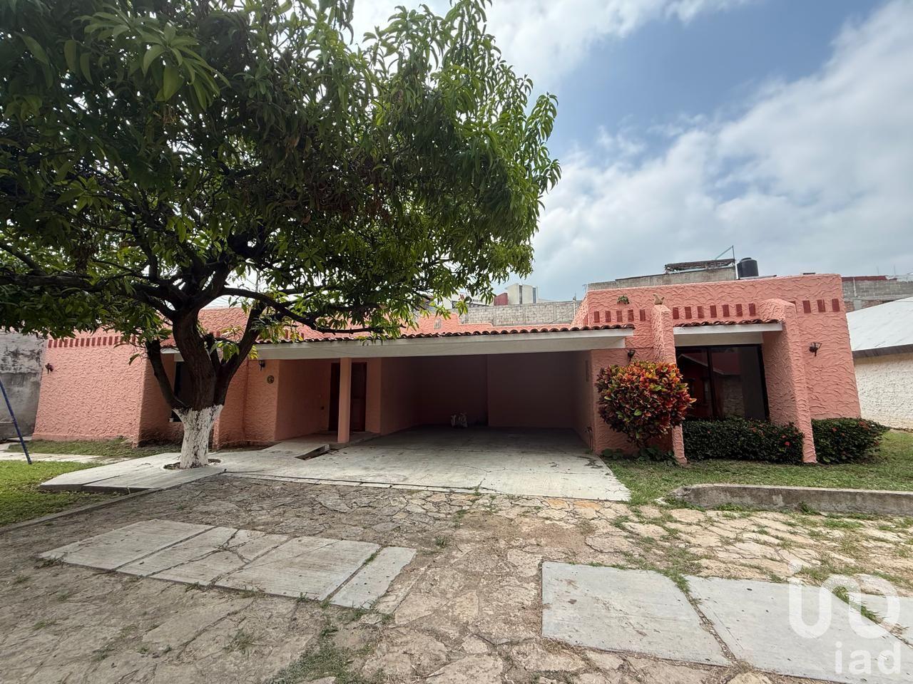CASA EN VENTA DE UNA PLANTA FRENTE AL HOTEL MARRIOT TUXTLA