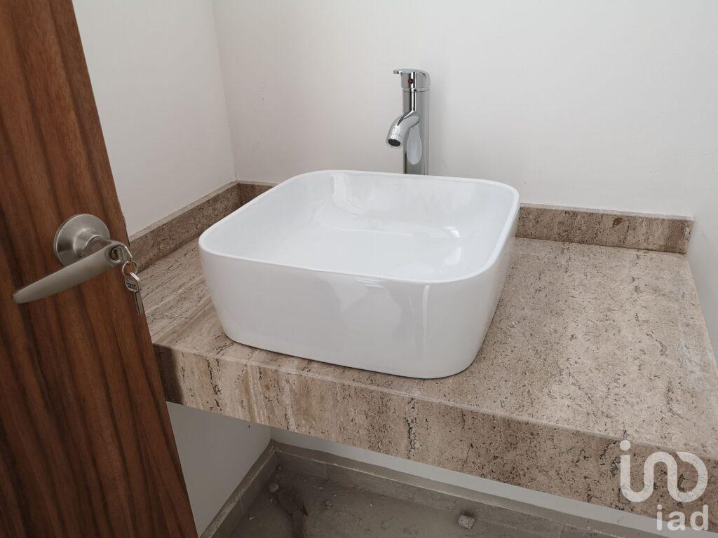 Casa en VENTA, Zakia (Condominio Nayenh) El Marques, Queretaro. Con Estudio, Casa Club, Gimnasio