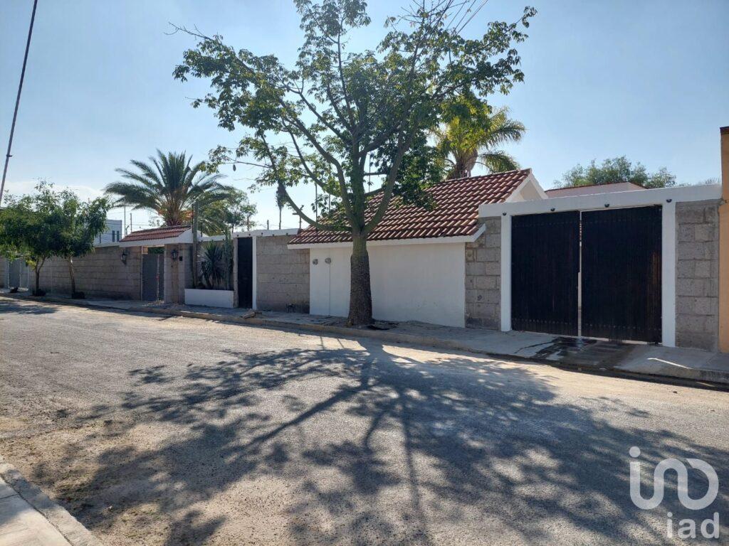 Casa en venta en Praderas de la hacienda, casa de una planta muy amplia, se va amueblada $3.8