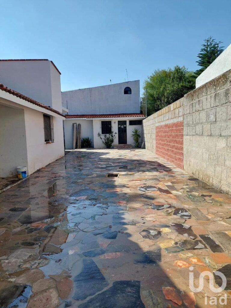 Casa en venta en Praderas de la hacienda, casa de una planta muy amplia, se va amueblada $3.8