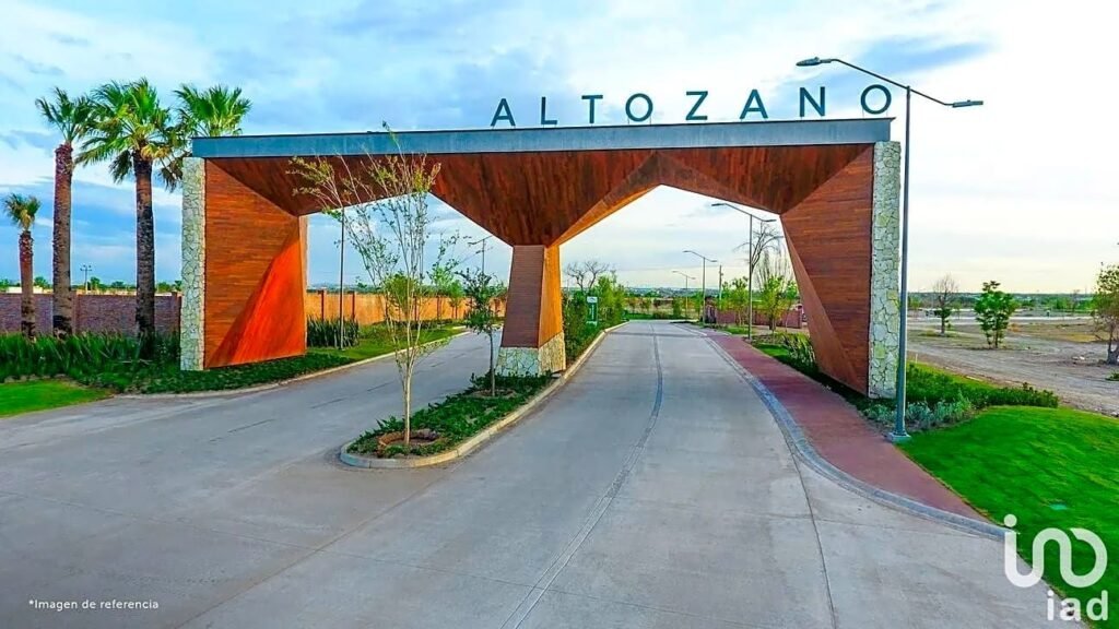 Terreno en Altozano Juárez (Esquina)