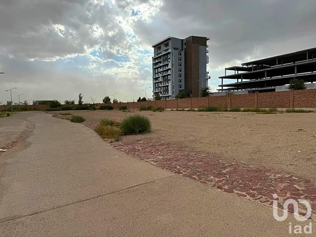 Terreno en Altozano Juárez (Esquina)
