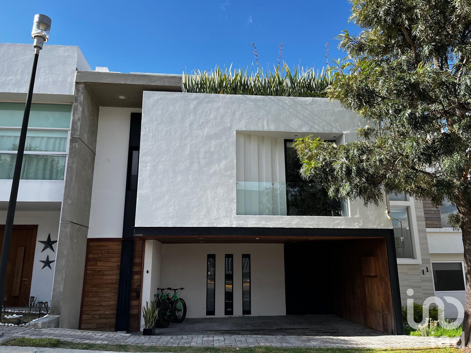 Casa En Venta En Lomas De Angelopolis II, Estio industrial Moderno