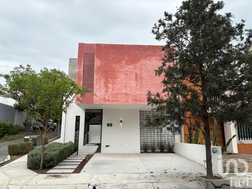 CASA EN VENTA  ACABADO CHUKUM , ARQUITECTO RECONOCIDO, RESIDENCIAL ALBATERRA