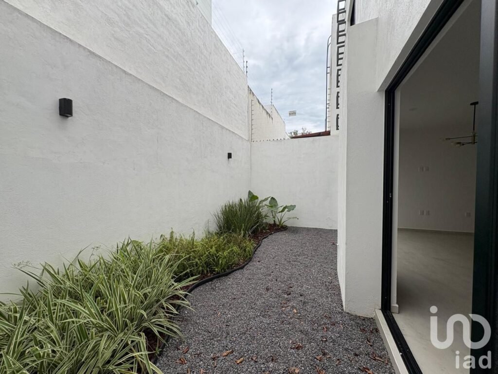 CASA EN VENTA  ACABADO CHUKUM , ARQUITECTO RECONOCIDO, RESIDENCIAL ALBATERRA