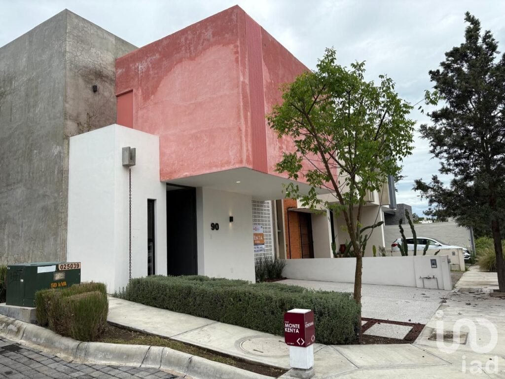 CASA EN VENTA  ACABADO CHUKUM , ARQUITECTO RECONOCIDO, RESIDENCIAL ALBATERRA