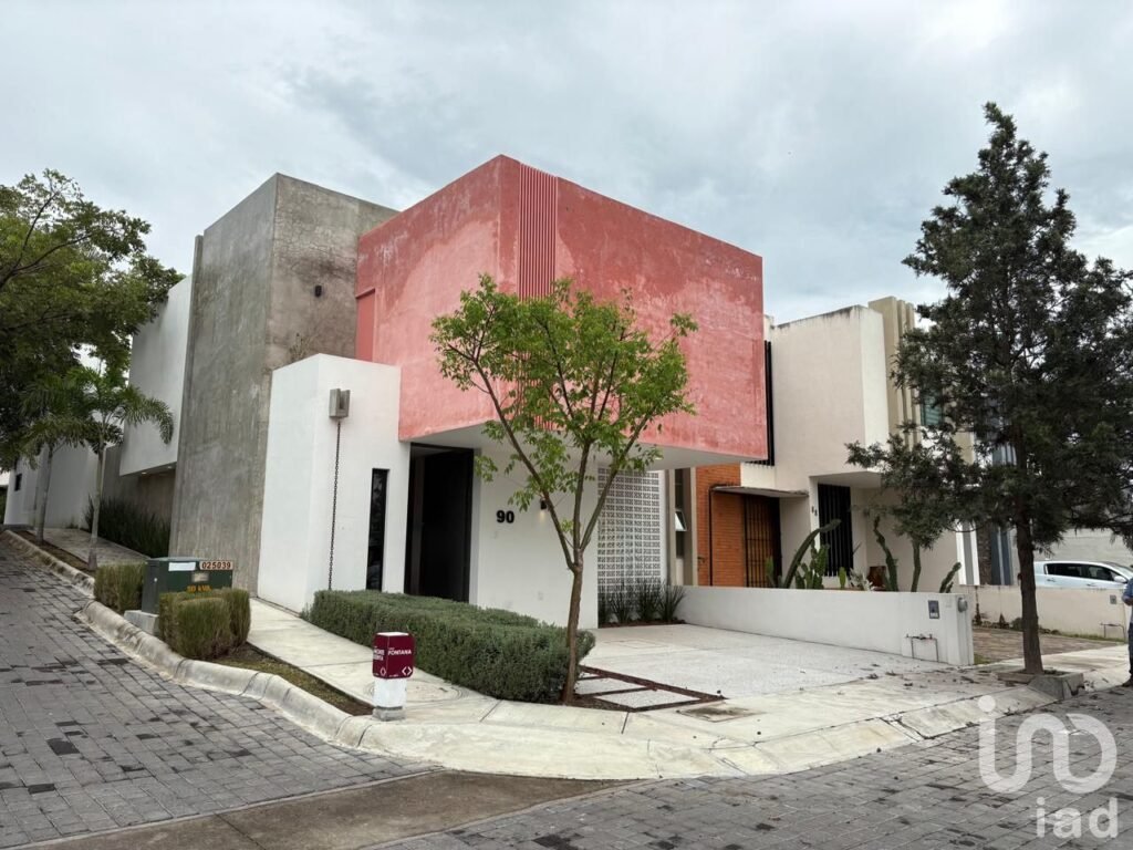 CASA EN VENTA  ACABADO CHUKUM , ARQUITECTO RECONOCIDO, RESIDENCIAL ALBATERRA