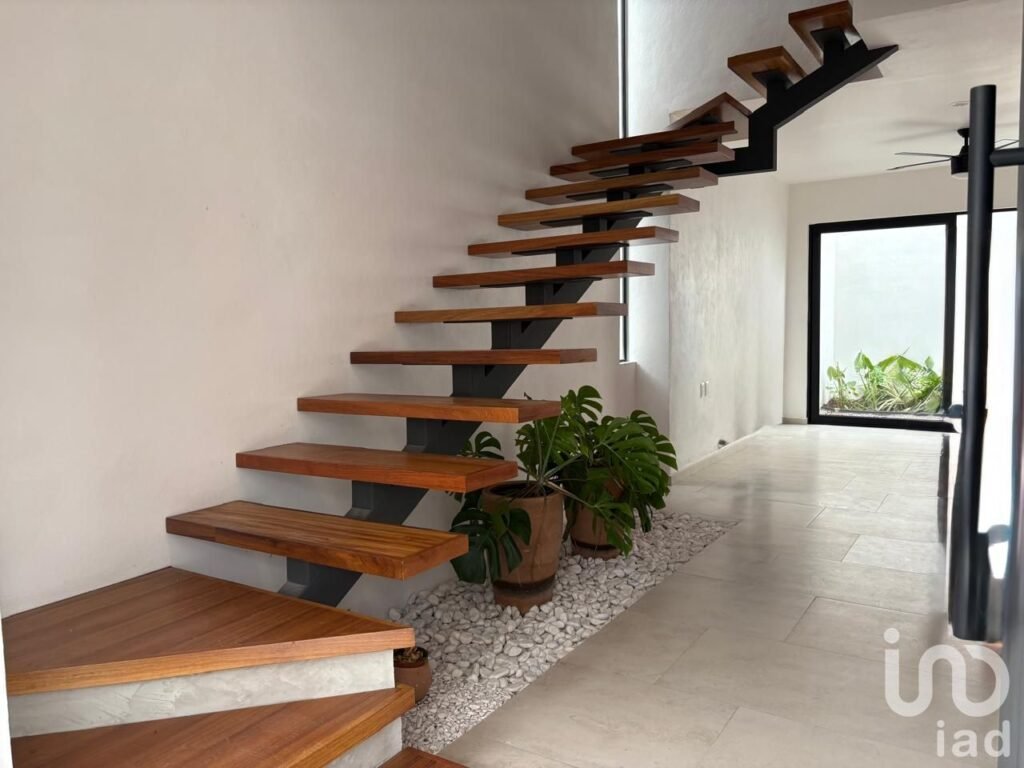 CASA EN VENTA  ACABADO CHUKUM , ARQUITECTO RECONOCIDO, RESIDENCIAL ALBATERRA