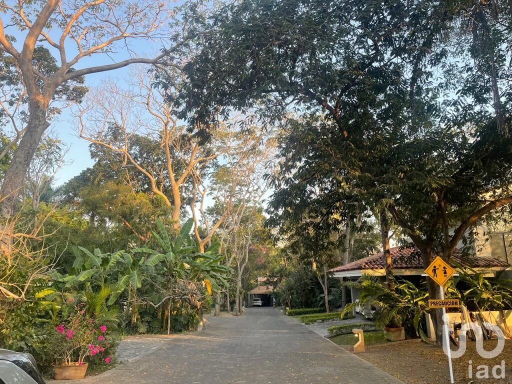 TERRENO EN VENTA DENTRO DE COTO PRIVADO, AMBIENTE SEGURO, COLIMA, COLIMA