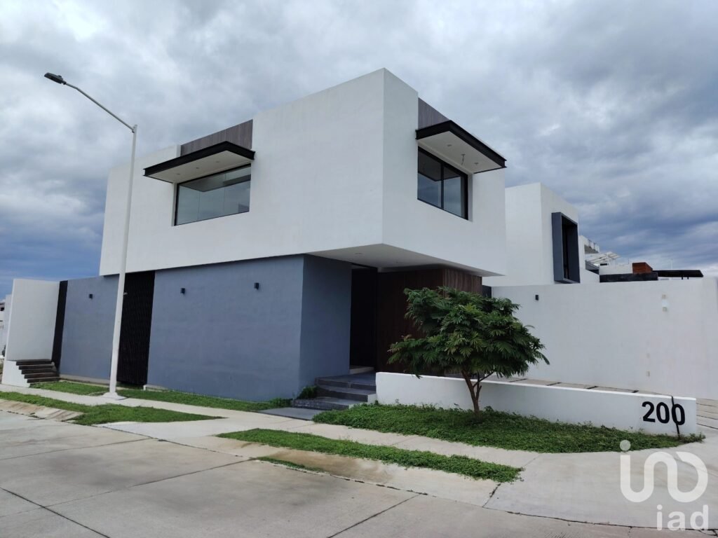 CASA EN VENTA EN ESQUINA, ESTILO CONTEMPORÁNEO,DOBLE ALTURA, PUNTA NORTE, COLIMA