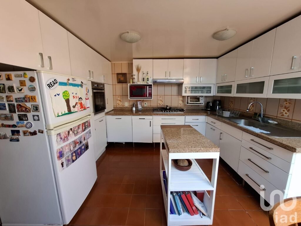ENCANTADORA CASA EN VENTA EN JARDINES DEL SUR CON JARDÍN