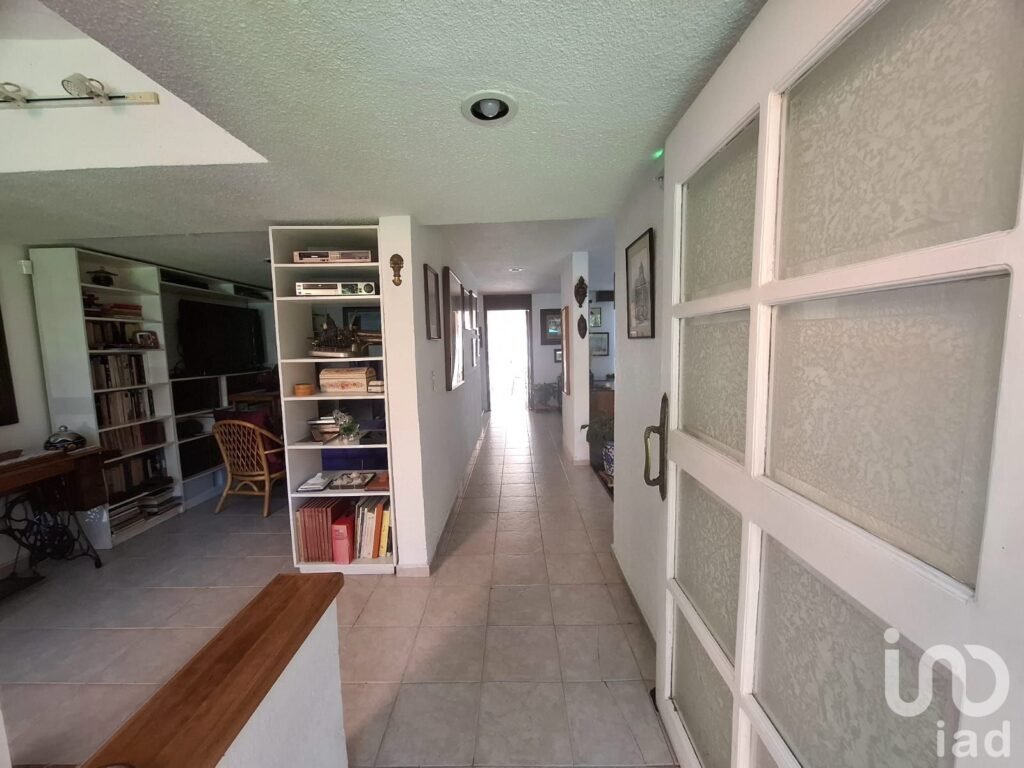 ENCANTADORA CASA EN VENTA EN JARDINES DEL SUR CON JARDÍN