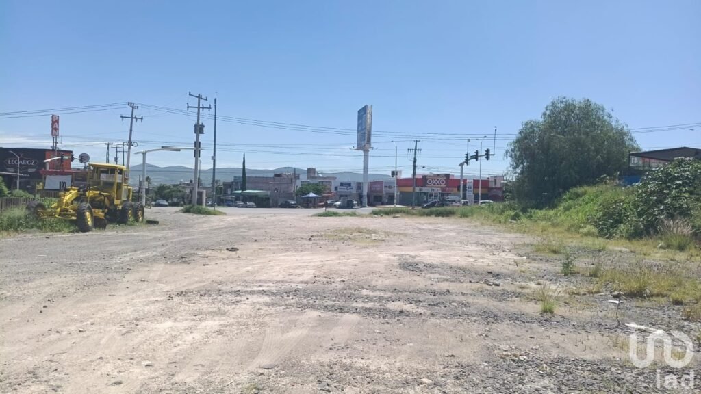 TERRENO EN RENTA PARA PATIO SE MANIOBRAS EN MOMPANI QRO.