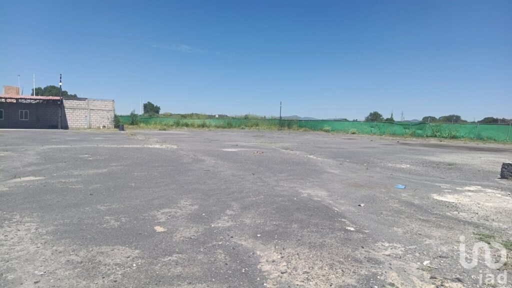 TERRENO EN RENTA PARA PATIO SE MANIOBRAS EN MOMPANI QRO.