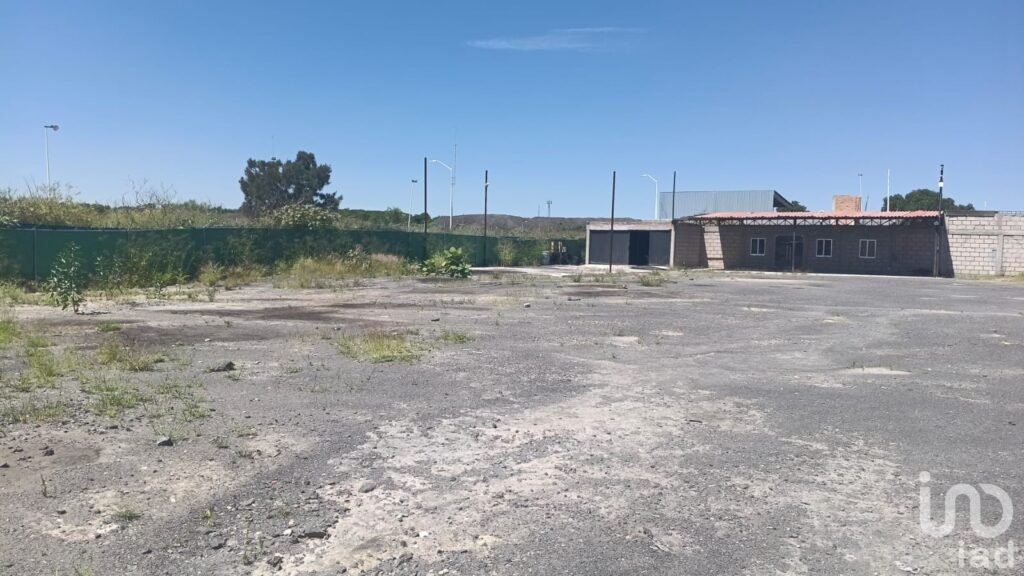 TERRENO EN RENTA PARA PATIO SE MANIOBRAS EN MOMPANI QRO.