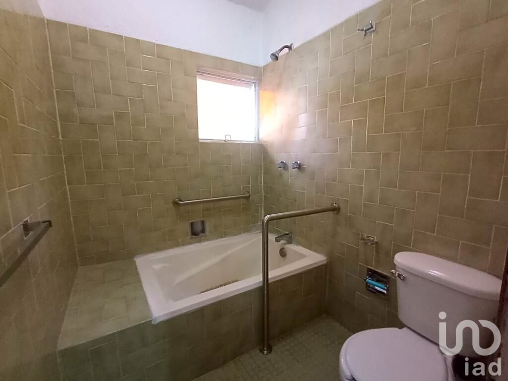 CASA CENTRICA Y ACOGEDORA EN DELICIAS