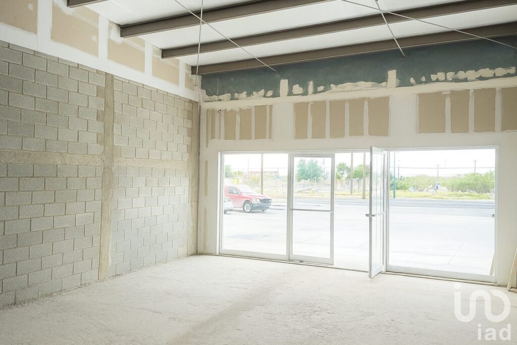 LOCAL COMERCIAL EN RENTA, TEOFILO BORUNDA, 66.30 M2